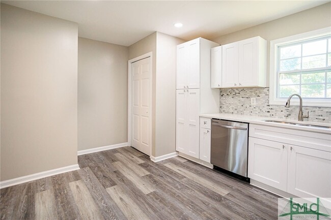 property at 2117 Oakland Ct