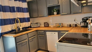 2141 Bay St in Sarasota, FL - Building Photo - Building Photo
