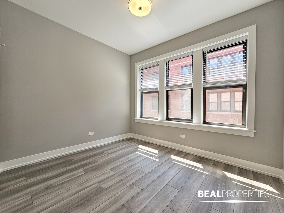3943 N Janssen Ave in Chicago, IL - Building Photo