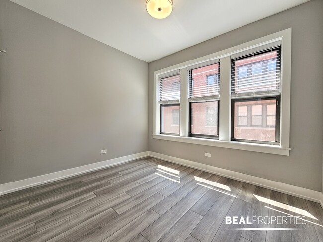 property at 3943 N Janssen Ave