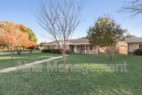 4632 Cripple Creek Rd in Haltom City, TX - Foto de edificio - Building Photo