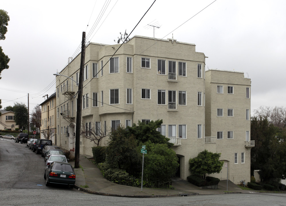 Carroll Manor in Oakland, CA - Building Photo