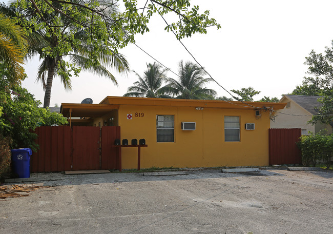 819 NE 14th Pl in Fort Lauderdale, FL - Building Photo - Building Photo