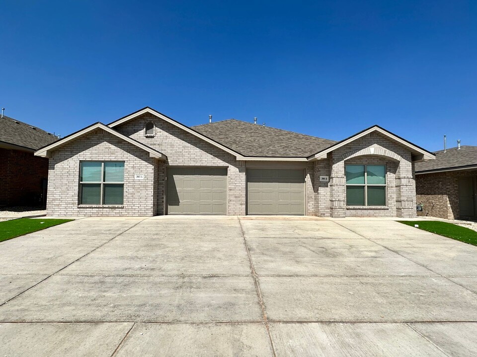 2005 Aberdeen Ave in Wolfforth, TX - Foto de edificio