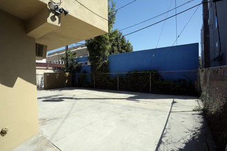 814 S Sherbourne Dr in Los Angeles, CA - Building Photo - Building Photo