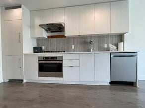 5051 Imperial St in Burnaby, BC - Building Photo - Building Photo