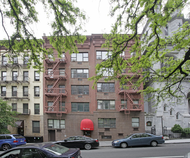 240-242 E 90th St in New York, NY - Foto de edificio - Building Photo