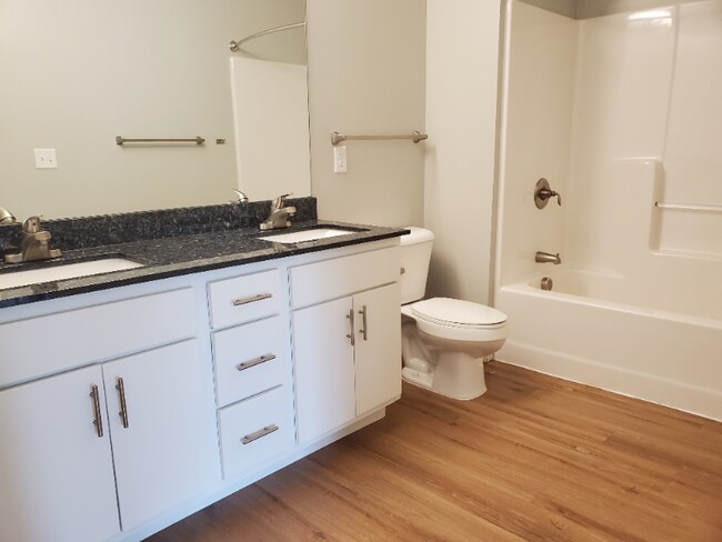 2160 State Hwy 13 in Mendota Heights, MN - Foto de edificio - Building Photo