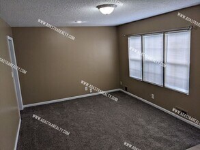 10006 Drury Ave in Kansas City, MO - Building Photo - Building Photo