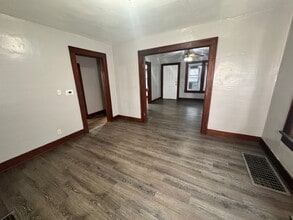 412 Taylor Ave in Charleston, IL - Building Photo - Building Photo