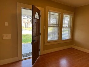521 E Charnwood St, Unit House in Tyler, TX - Building Photo - Building Photo