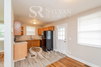 1358 Finlay Dr in West Columbia, SC - Building Photo - Building Photo
