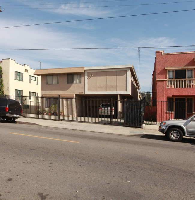 Fifty Apartments in Los Angeles, CA - Foto de edificio - Building Photo