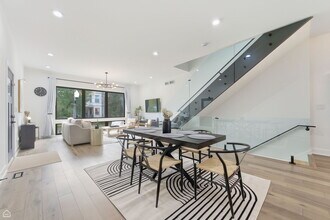 4210 W 5th Ave in Chicago, IL - Building Photo - Building Photo