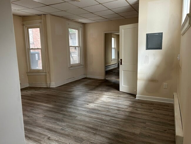 940 Broad St, Unit Studio