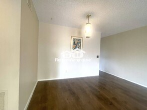 2402 Ecuadorian Way, Unit Apt 28 in Clearwater, FL - Foto de edificio - Building Photo