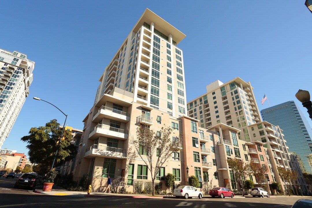 Acqua Vista Condominiums in San Diego, CA - Foto de edificio