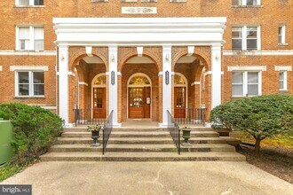 1820 Clydesdale Pl NW, Unit 103 in Washington, DC - Foto de edificio - Building Photo