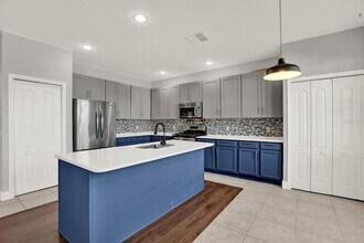 9303 Logwood Ct in Tampa, FL - Foto de edificio - Building Photo