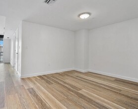 50 Biscayne Blvd, Unit 2807 in Miami, FL - Building Photo - Building Photo