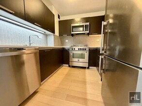 East 39th Street, Unit 15B in New York, NY - Building Photo - Building Photo