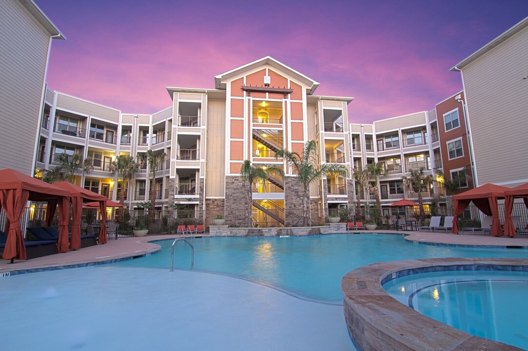 The Pointe at West Lake Photo