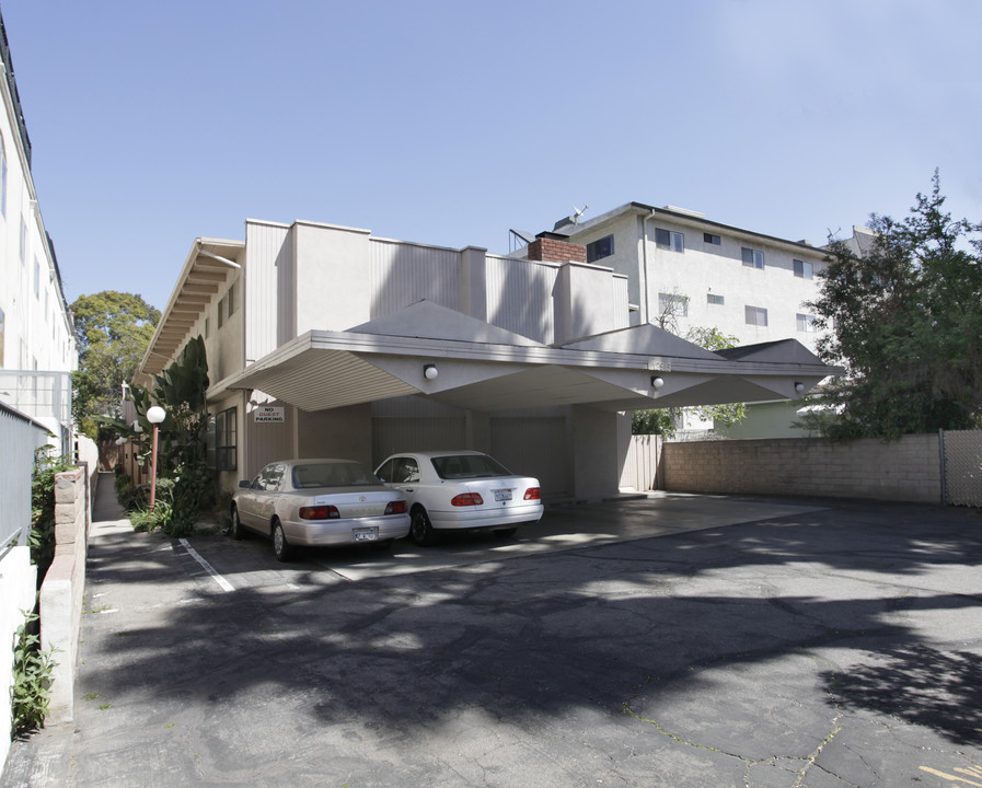 12915 Bloomfield St in Studio City, CA - Foto de edificio