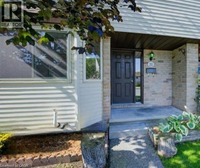 700 Erinbrook Dr in Kitchener, ON - Building Photo - Building Photo