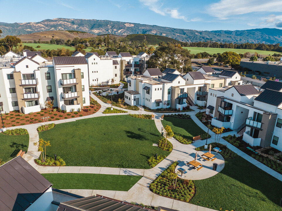 Cortona Point in Goleta, CA - Building Photo