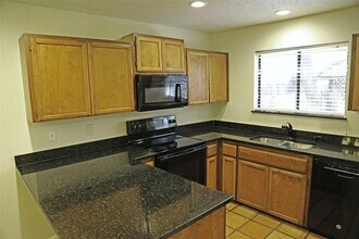 4 Deerfield Dr in Wimberley, TX - Building Photo - Building Photo