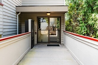 425 Apartments in Bellevue, WA - Foto de edificio - Building Photo