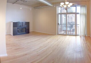 1000 W Adams St, Unit 718 in Chicago, IL - Foto de edificio - Building Photo