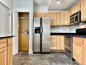 933 E Front St in Traverse City, MI - Building Photo - Building Photo