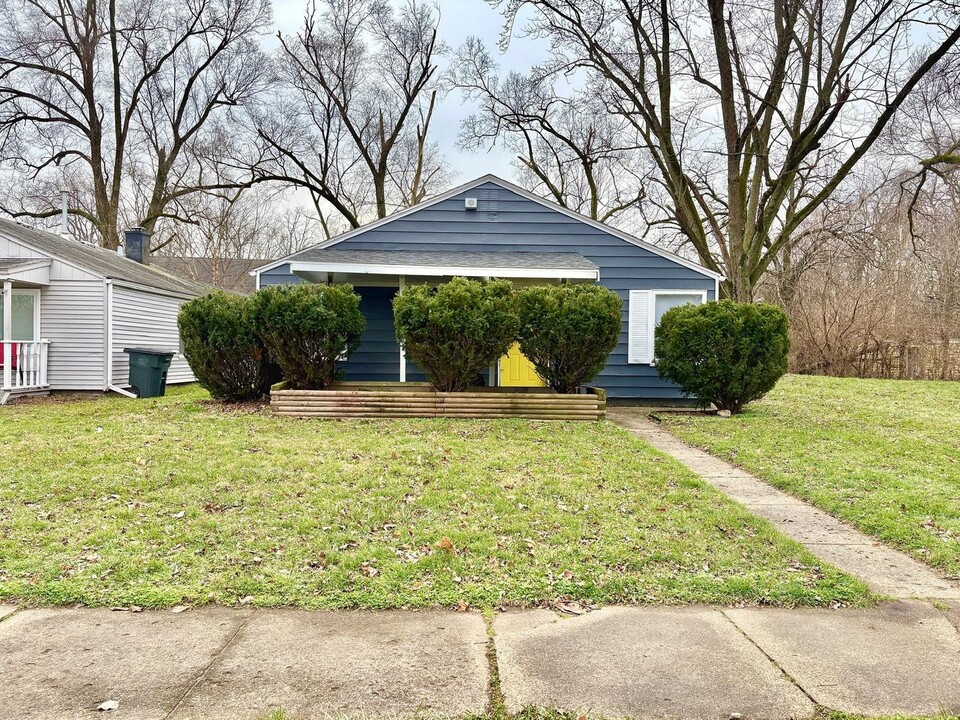 814 Roosevelt St in South Bend, IN - Building Photo