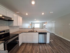 325 Ashigan St in Union City, GA - Building Photo - Building Photo