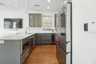 13 Graham St in Jersey City, NJ - Building Photo - Building Photo