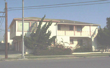 807 Belmont Ave in Long Beach, CA - Foto de edificio - Building Photo