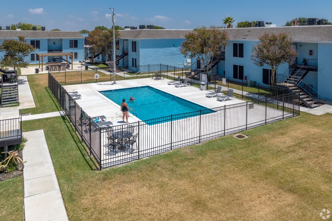 The LUX Seaside in Portland, TX - Building Photo