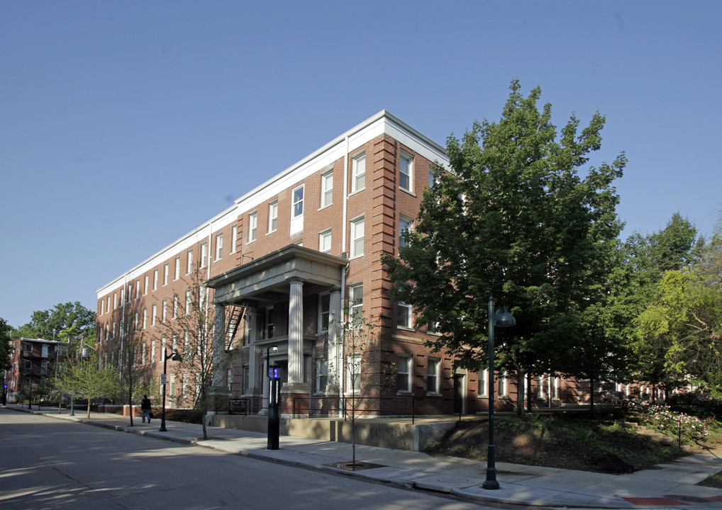 Greenway Apartments in University City, MO - Building Photo