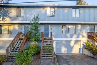 Terra Tempo Condominium in McMinnville, OR - Building Photo - Building Photo