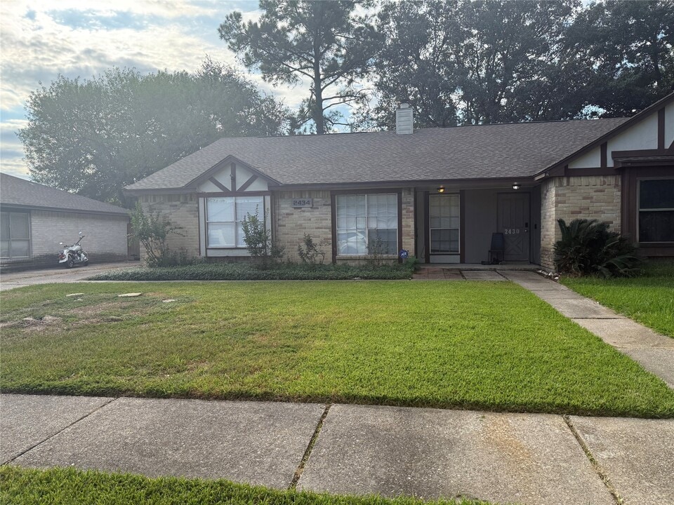 2434 Spring Dusk Dr in Spring, TX - Building Photo