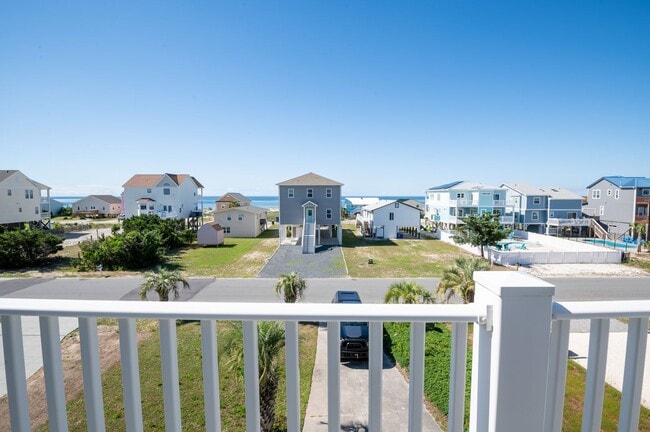326 E Dolphin Dr in Oak Island, NC - Building Photo - Building Photo