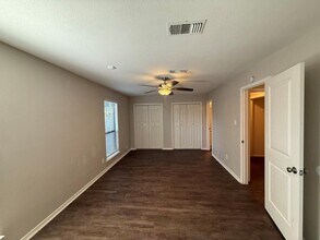 6711 S Creek Dr in Fort Worth, TX - Building Photo - Building Photo