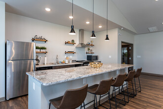 The Vista at Creekside in Pleasant Prairie, WI - Foto de edificio - Interior Photo