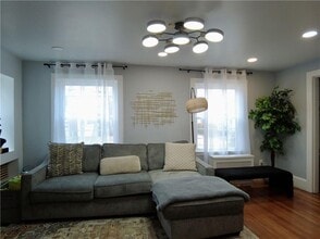 80 Mauran St in Cranston, RI - Building Photo - Building Photo