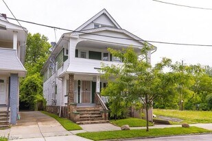 9215 Yale Ave in Cleveland, OH - Building Photo