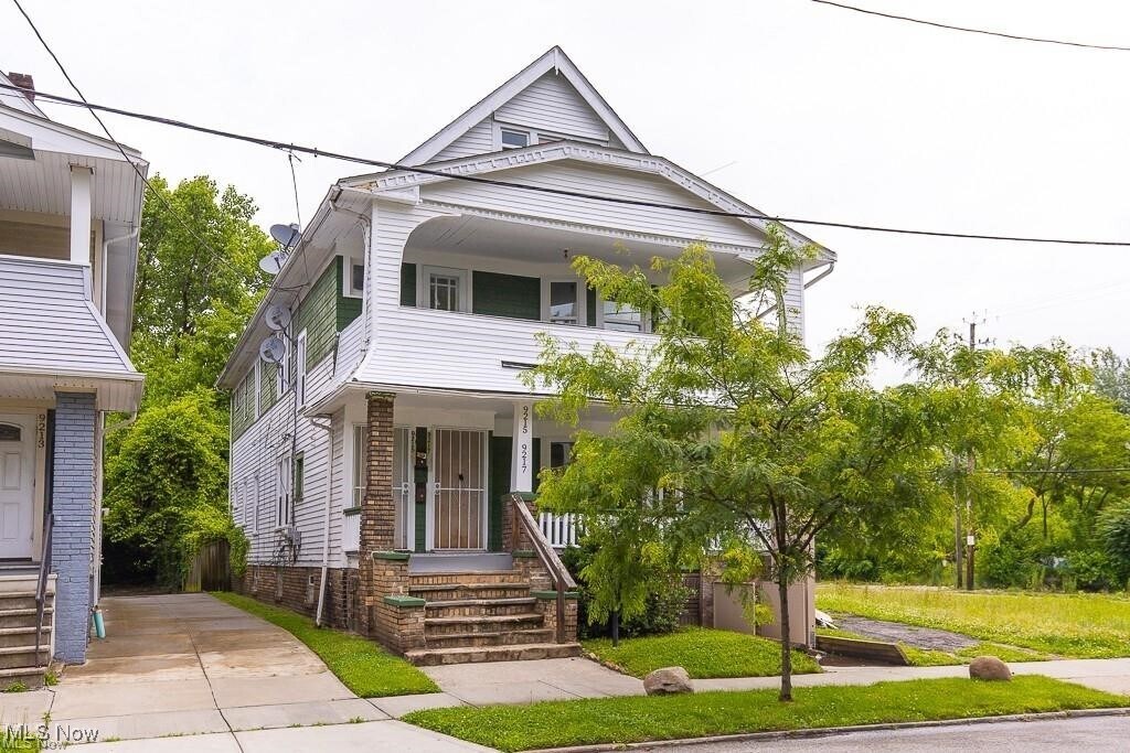9215 Yale Ave in Cleveland, OH - Building Photo