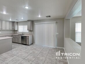 4940 Naff Ridge Dr in Las Vegas, NV - Building Photo - Building Photo