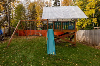 2201 Steeple Dr in Anchorage, AK - Foto de edificio - Building Photo