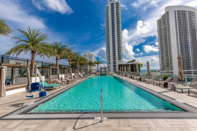 4112 Jimmy Buffett Mem Hwy in Hollywood, FL - Building Photo - Building Photo